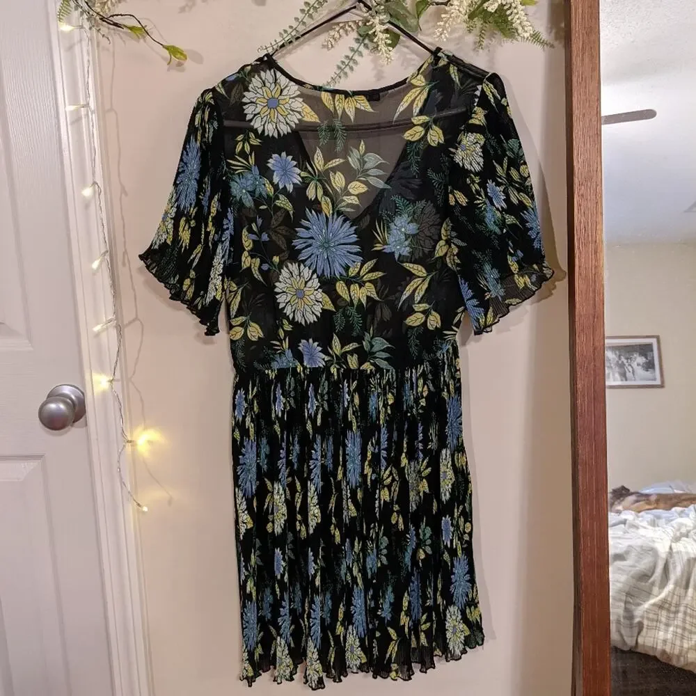 Zara Floral Pleated Dress Size XS - Picture 10 of 10